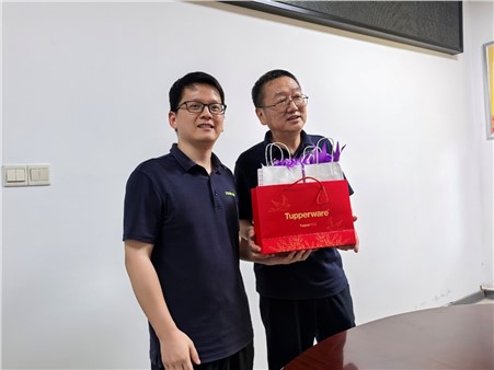 致敬韶華，感恩同行 